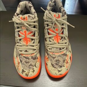 Size 10 men’s Lamelo Ball basketball sneakers excellent condition. No box.